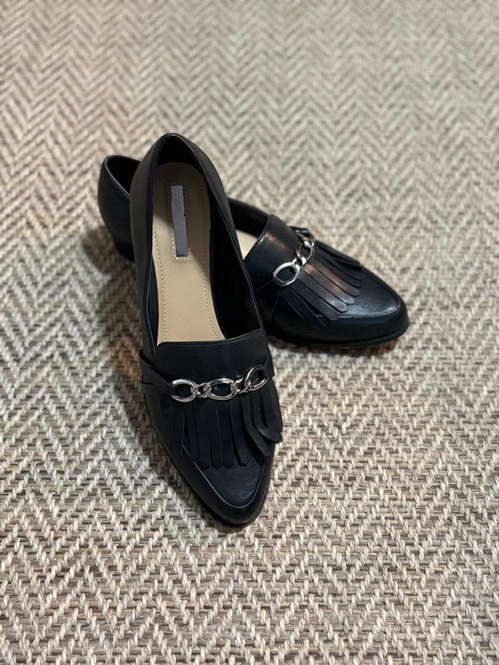 Tahari Langley Black Loafers Sz 8 Comfort Career Nice !